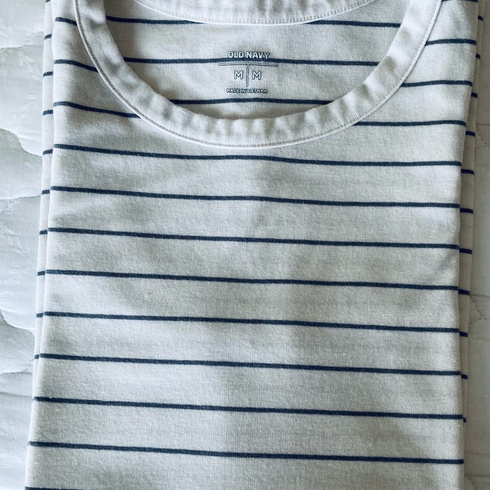Womens Old Navy top size M.